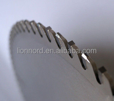 24 pouces TCT Carbide dents de bois de découpe disque de scie circulaire lame avec dents