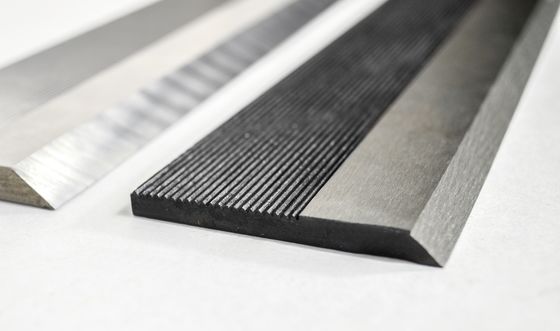 Longue durée de vie 600*60*8mm HSS couteaux métriques dentelés pour lisser la surface du planteur de bois