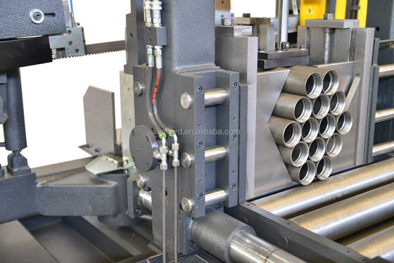 Machine automatique de scie à bande de découpe CNC pour barres et tuyaux en acier à moteur puissant