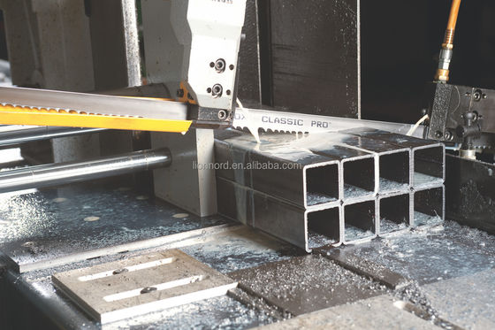Machine automatique de scie à bande de découpe CNC pour barres et tuyaux en acier à moteur puissant