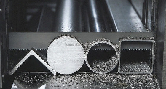 Machine de scie à bande de coupe automatique à moteur puissant avec vitesse de coupe réglable