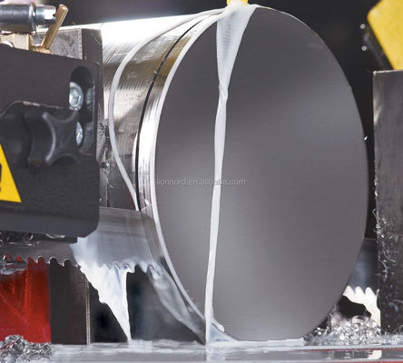 Machine de scie à bande de coupe automatique à moteur puissant avec vitesse de coupe réglable